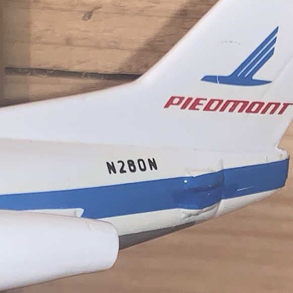 Piedmont Airlines Fokker F28-1000 Fellowship Plane N280N Pacemaker Desk Model - Picture 15 of 16